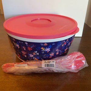 Tupperware big 18 cup serving bowl with lid and spoons Falling for Floral